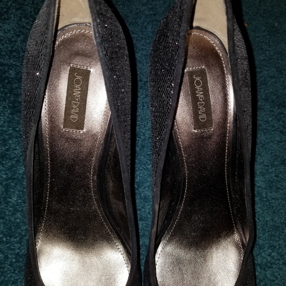 Black sparkly heels cliffs by white mountain - Picture 10 of 12